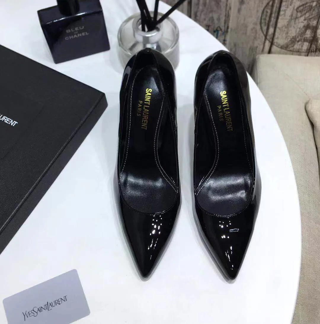 👟👟Ex-factory price 560👟👟 SAINT LAURENT PARIS-CASSANDRA] Yves Saint Laurent YSL classic YSL logo and high heels 💪💪💪Yves Saint Laurent’s imaginative design is amazing. If you can’t get the genuine product, why don’t you buy this pair? The upper is made of patent leather and cowhide imported from Italy. The lining/foot pads are made of sheepskin imported from Italy. The heel height is 11cm. It is cast from ultra-high-strength steel. It has passed various high-strength tests and will not break the heel (chopping and smashing). The original molded leather outsole is 35-40 (codes 34, 41, 42.43 can be customized without return or exchange)
